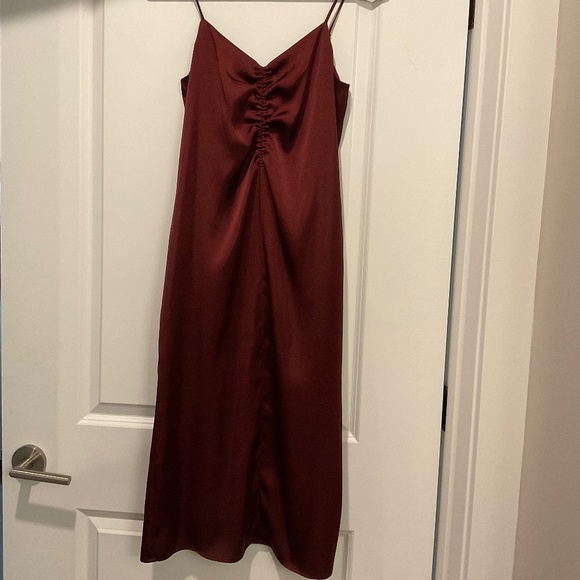 Maroon satin midi dress - Picture 1 of 3